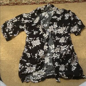 Spiritual Gangster Black and White Floral kimono